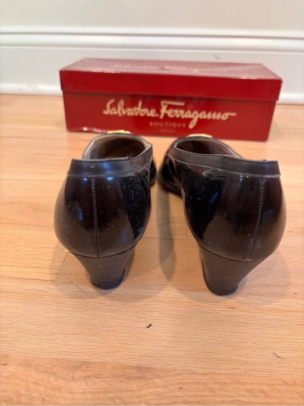 Salvatore Ferragamo black patent leather heels size US 10 - Picture 4 of 11